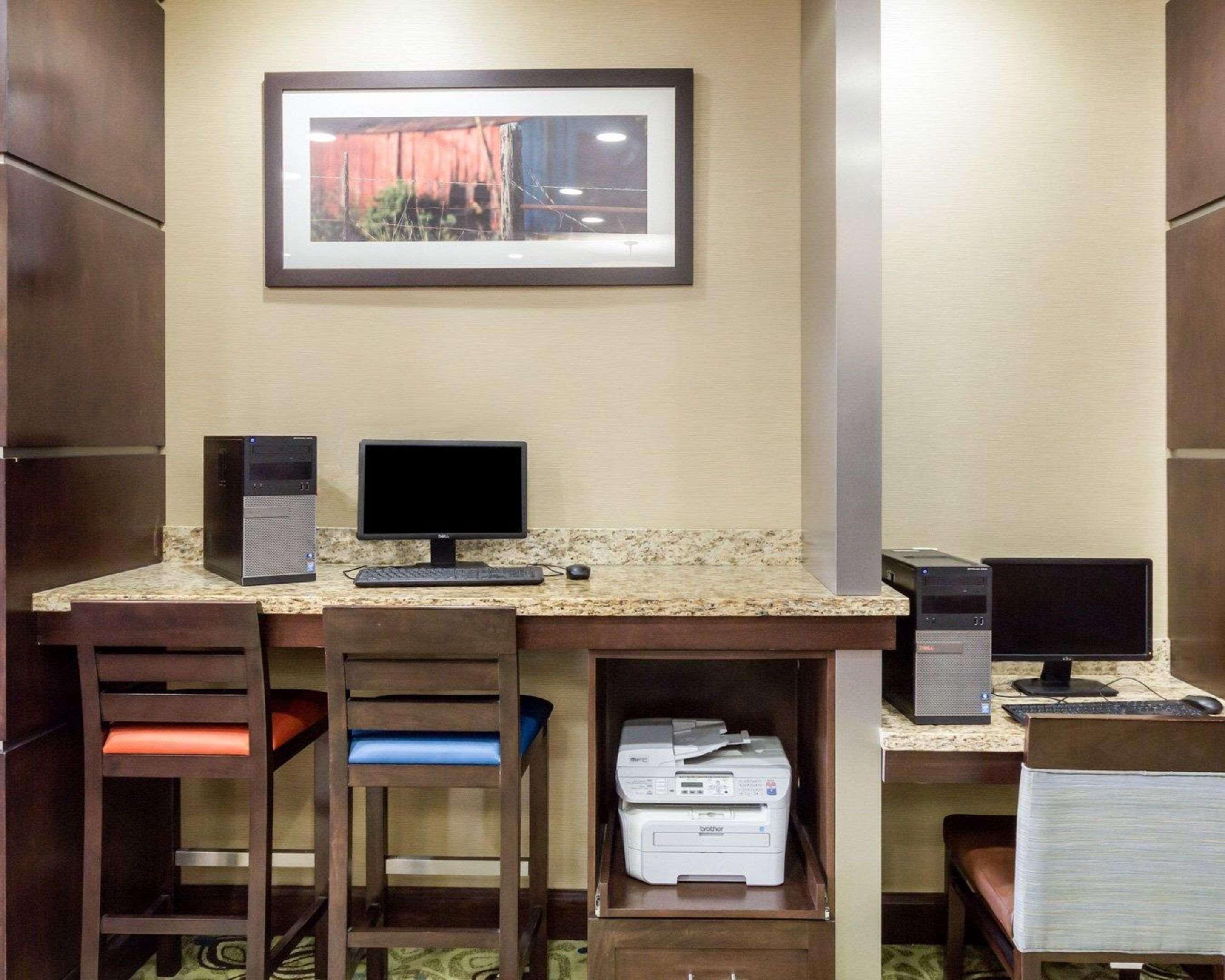 คอมฟอร์ต สวีท โคทัลลา เนียร์ I-35 Hotel โคทิวลา ภายนอก รูปภาพ