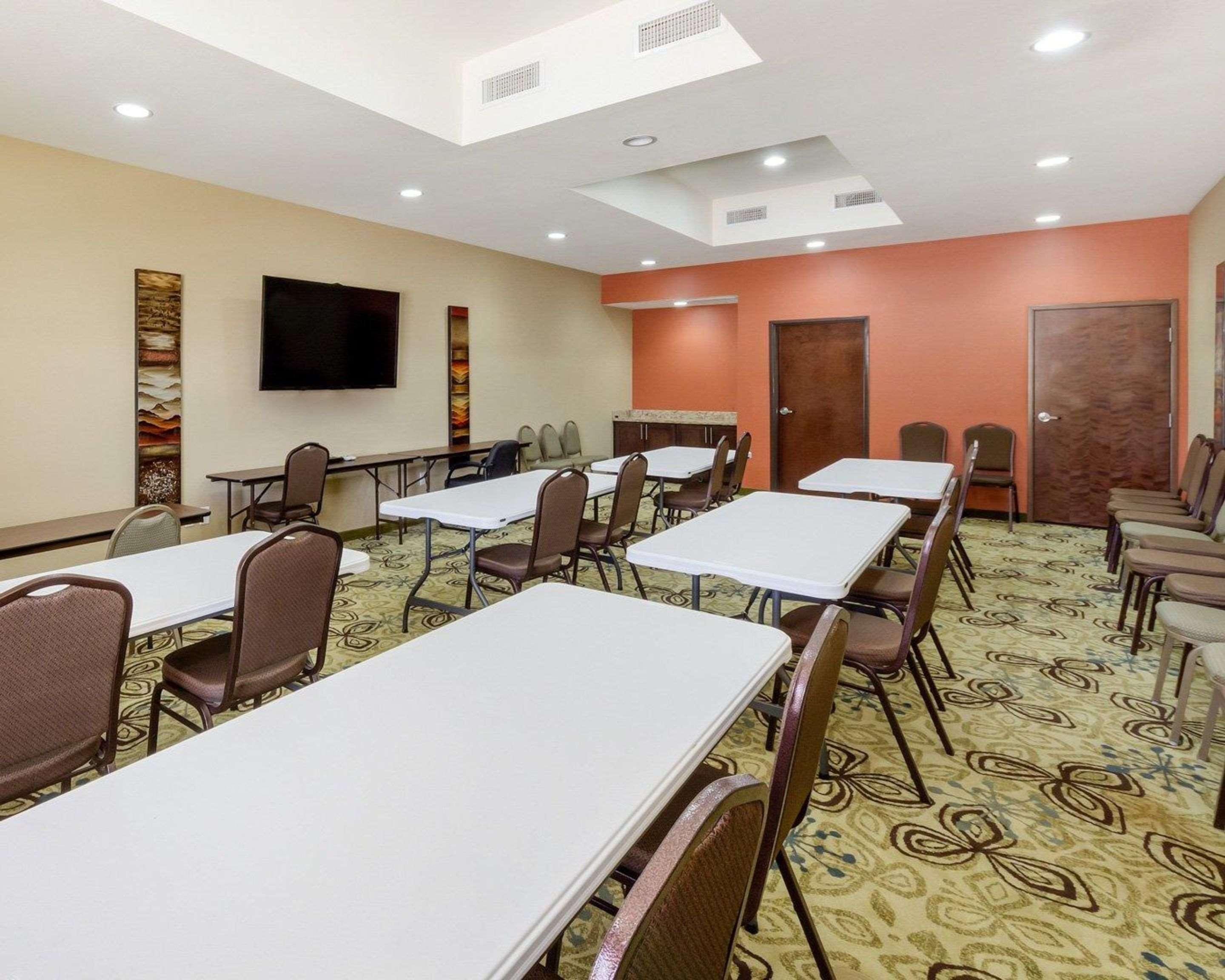 คอมฟอร์ต สวีท โคทัลลา เนียร์ I-35 Hotel โคทิวลา ภายนอก รูปภาพ