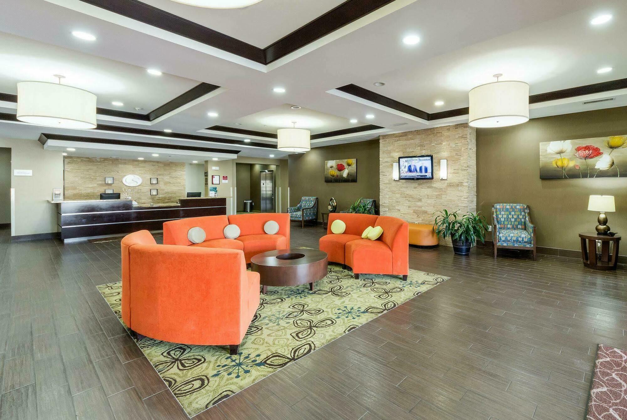 คอมฟอร์ต สวีท โคทัลลา เนียร์ I-35 Hotel โคทิวลา ภายนอก รูปภาพ