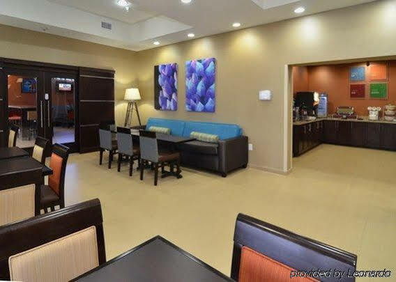 คอมฟอร์ต สวีท โคทัลลา เนียร์ I-35 Hotel โคทิวลา ภายนอก รูปภาพ